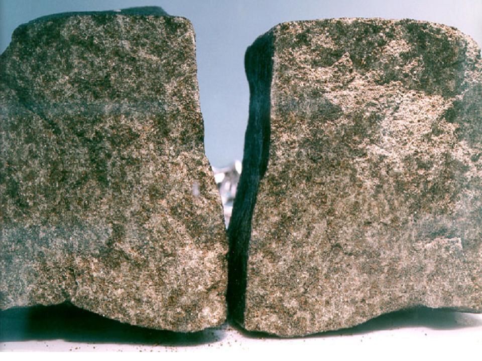 Nakhla_meteorite.jpg