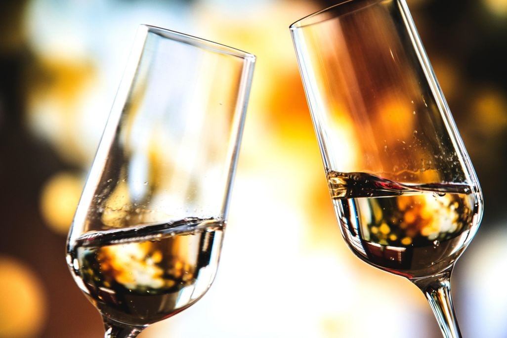 alcohol-background-beverage-1446320.jpg