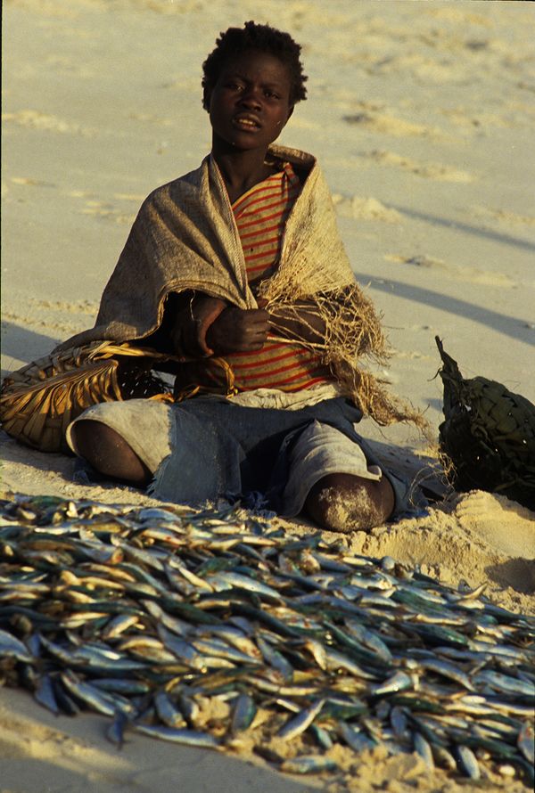 woman bantu fishing thumbnail