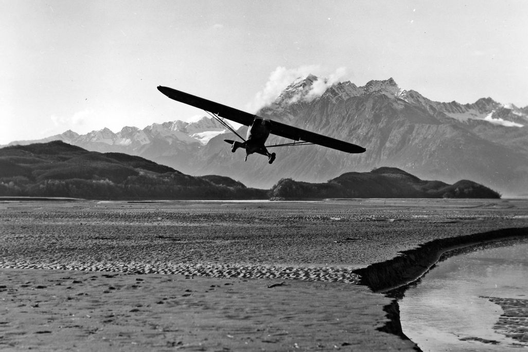 24. cas plane taing off from sandbar on river 2-40-12.jpg