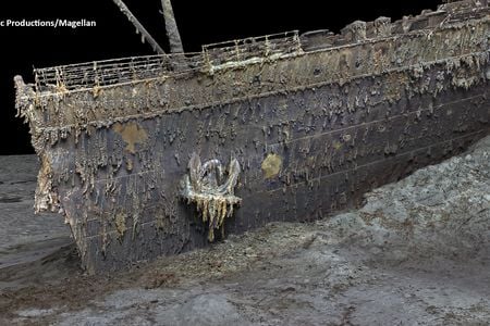 A close-up view of the&nbsp;Titanic&#39;s bow