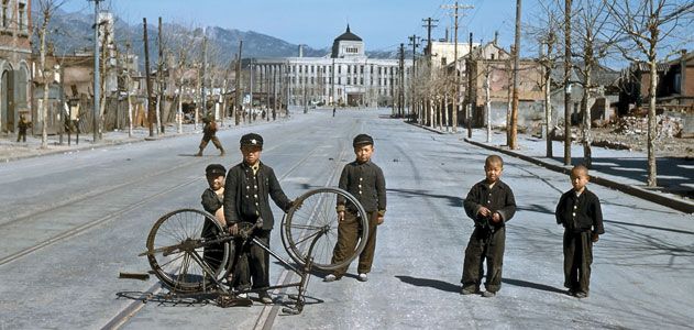 Children in Seoul in the winter of 1950-1951