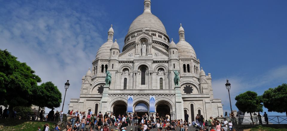  The basilica of Sacré-Cœur in Montmartre 