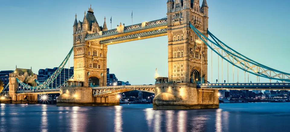  London's Tower Bridge 