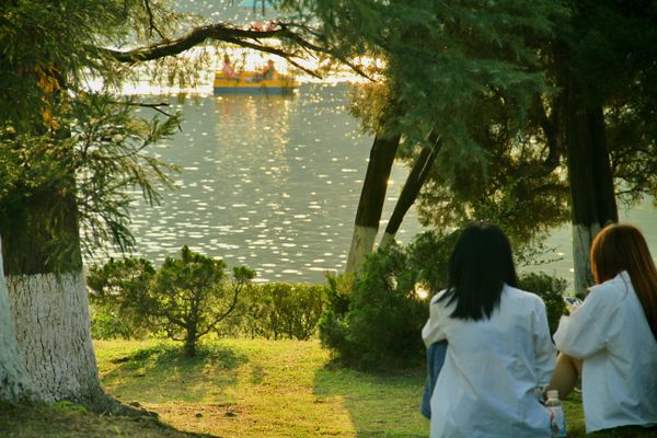 Beautiful scene by Qianling Lake thumbnail
