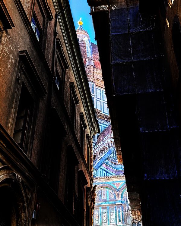 Alley to the Duomo thumbnail