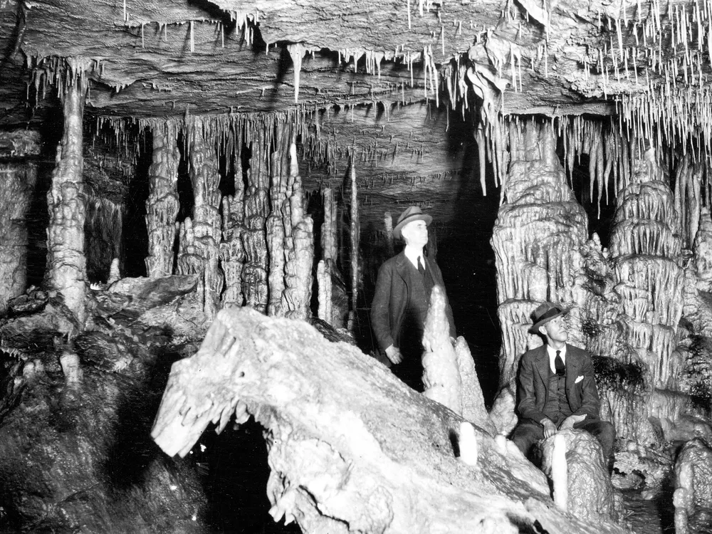 Tourists in Kentucky's Great Onyx Cave in 1925