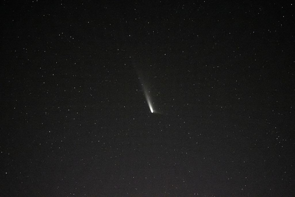 image of a comet and its tail