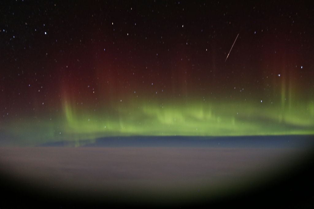 London-to-New York Passenger Captures Spectacular Lights Timelapse Out Airplane Window | Travel| Smithsonian Magazine