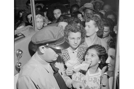 In the war years, Greyhounds were crowded with travelers, leading planners to look at a new technology: helicopters.