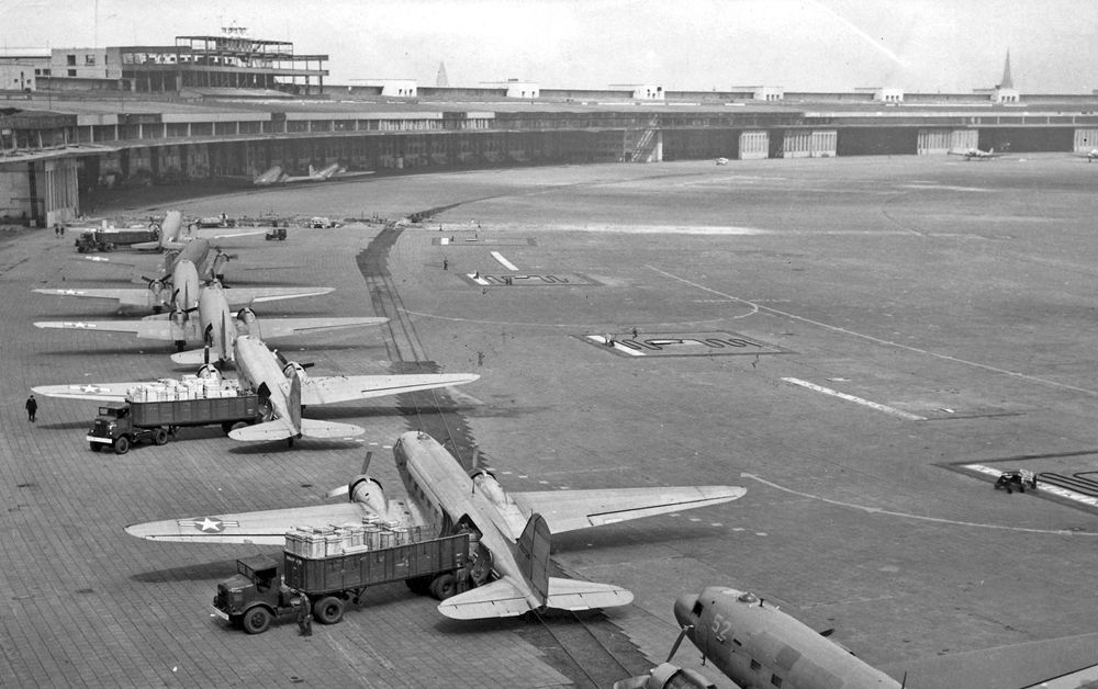 Tempelhof airlift -opener.jpg