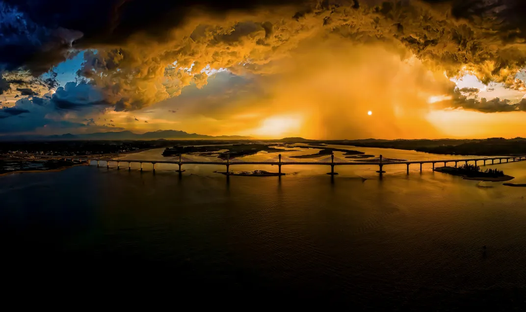 WHEN THE WINDSTORM COMES | Smithsonian Photo Contest | Smithsonian Magazine