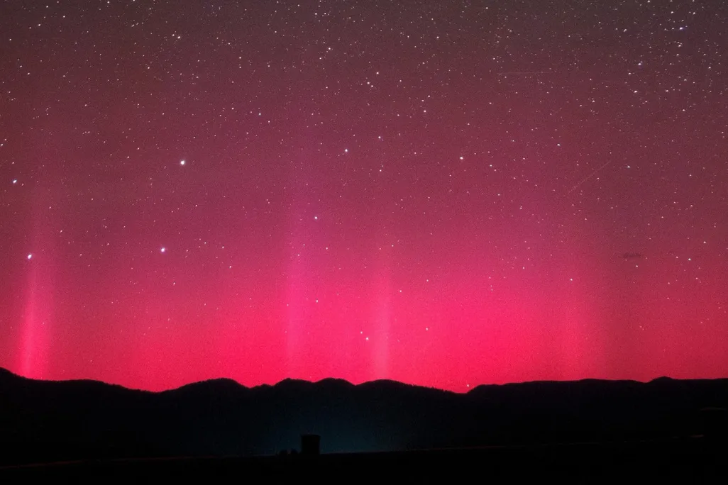 A beautiful pink aurora