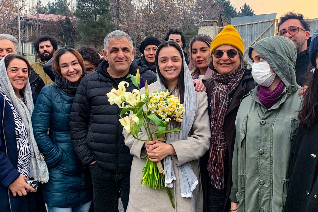 Iranian actress Taraneh Alidoosti (C) is welcomed by friends and colleagues on January 4, 2023, upon being released from prison on bail, after the authorities held her for almost three weeks over her support for the protest movement, her lawyer said