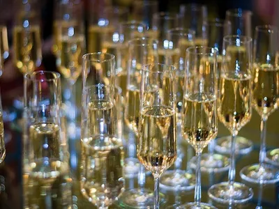 How to Avoid Getting Scammed on New Year’s Eve Champagne image