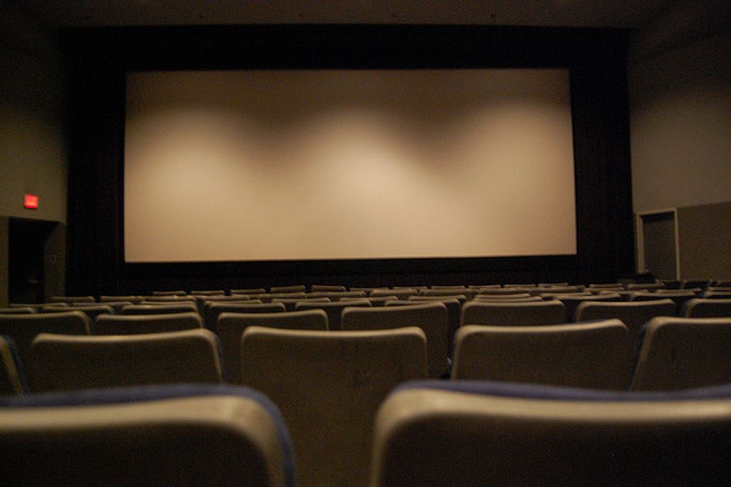 20131106014025movie-screen.jpg