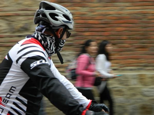 Activities on the 7th avenue in Bogotá thumbnail