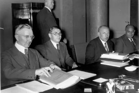 Hjalmar Schacht, former president of the Reichsbank, at a meeting in the Reichsbank transfer commission in 1934.