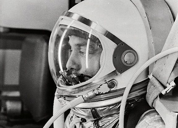 20130611120036482px-Alan_Shepard_in_Space_Suit_before_Mercury_Launch_-_GPN-2000-001023.jpg