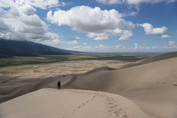 A morning hike up North America's tallest dunes thumbnail