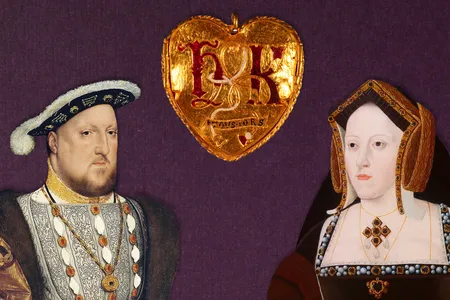 The gold pendant likely dates to around 1521.