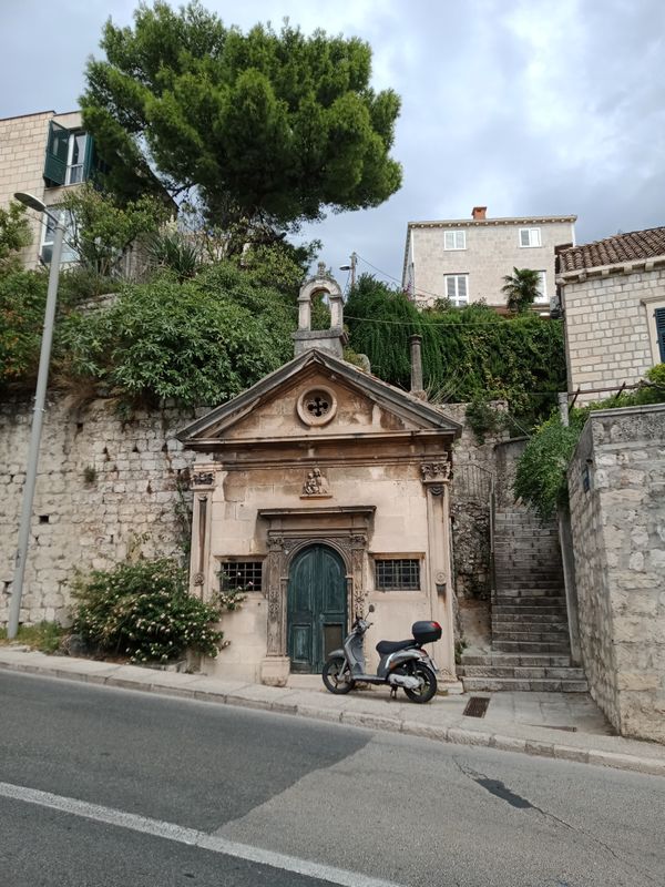 A small chapel in Dubrovnik thumbnail