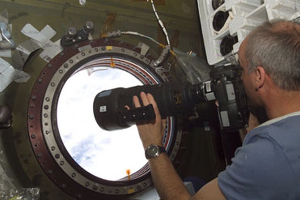 sts118-inside-388-aug07.jpg