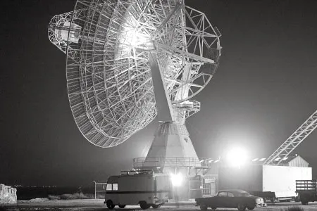 The Navy’s 85-foot-tall antenna at Point Mugu, California, relayed signals from the Syncom 3 satellite until 1966.