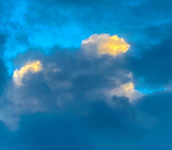 Single cloud reflecting autumn sun thumbnail