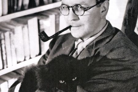 Born in 1888, author Raymond Chandler was best known for his detective novels.