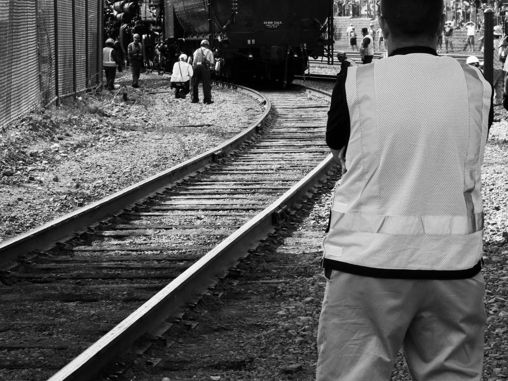 the-big-boy-4014-backs-into-the-yard-smithsonian-photo-contest