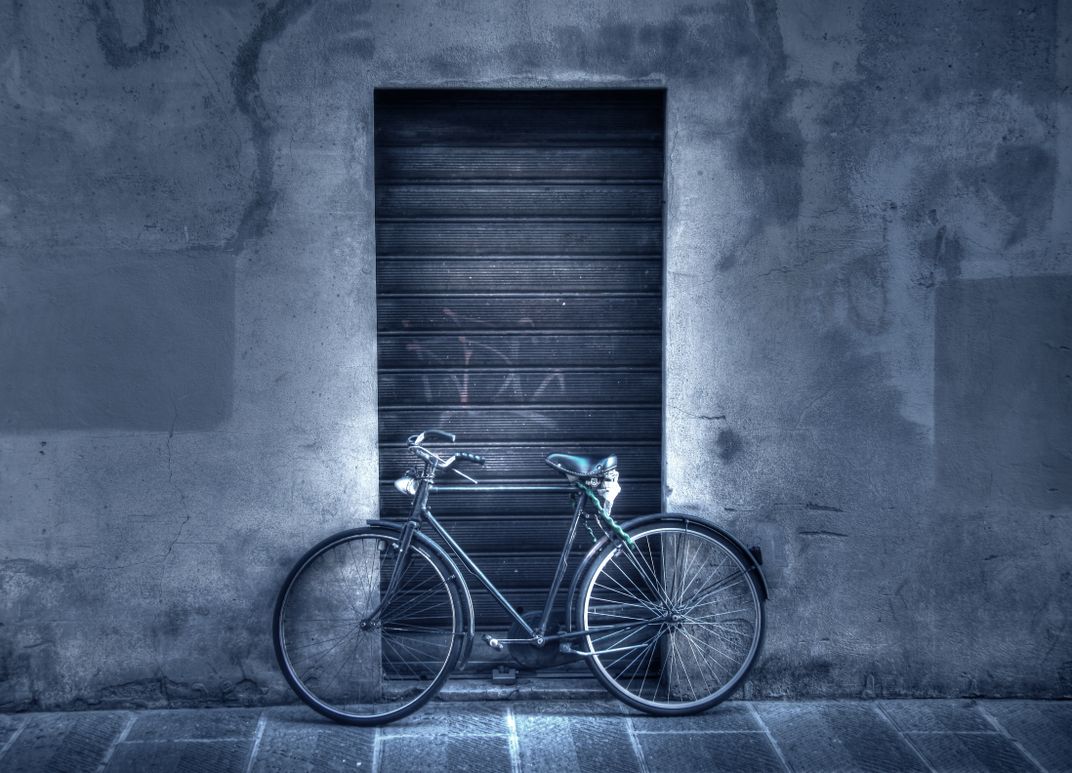 Bicycle leaning on wall in Florence | Smithsonian Photo Contest ...