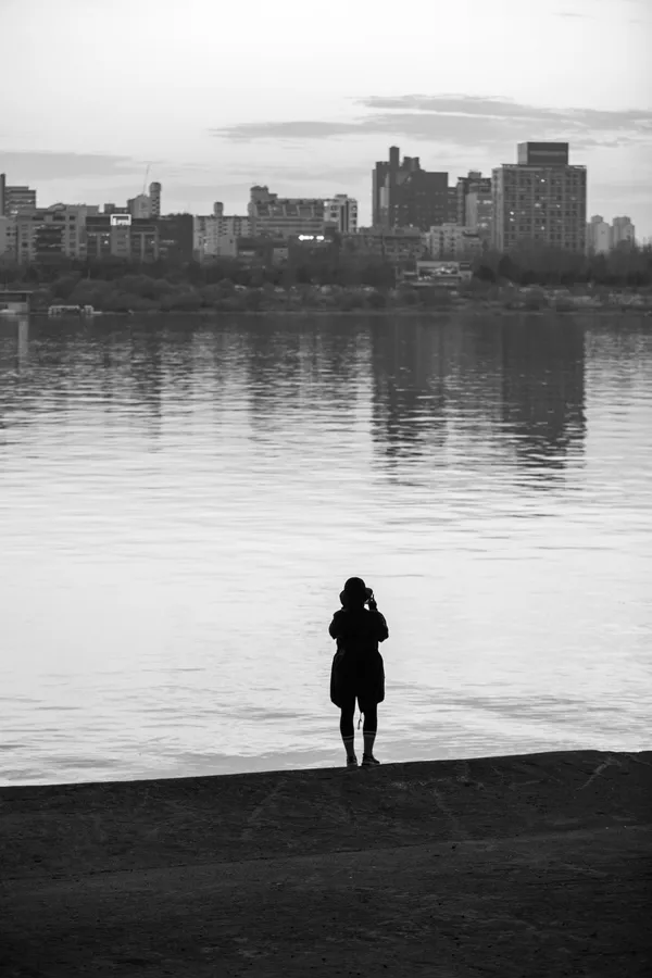 A lonely traveler at the time of COVID-19 in HAN RIVER thumbnail