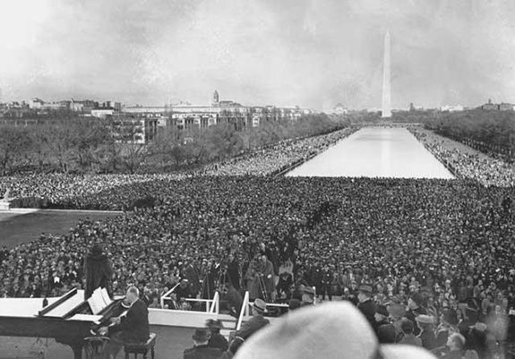 Before a crowd of 75,000, Anderson’s performance became a sign of unity