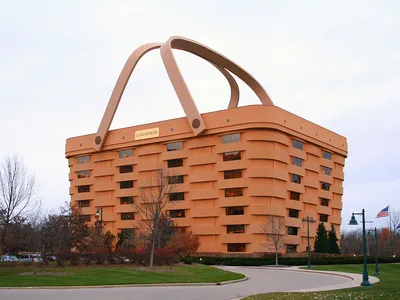 This Giant, Seven-Story Picnic Basket, Once Home to an Iconic American Brand, Could Be Yours for $8.5 Million image