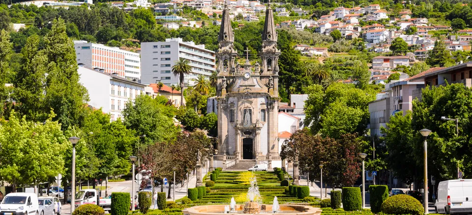  The town of Guimaraes, along the Douro River 