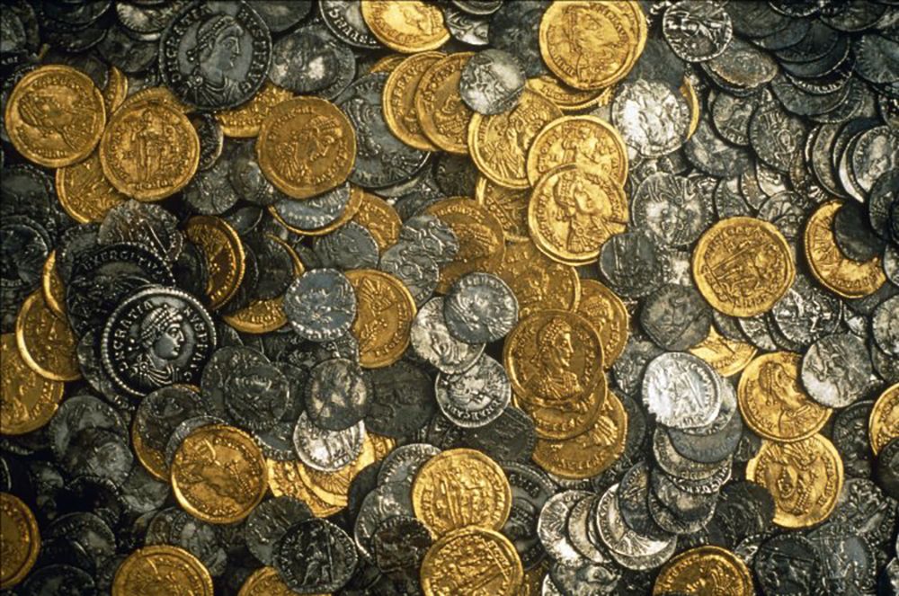 Trove of 239 Rare Gold Coins Discovered in Walls of French Mansion, Smart  News