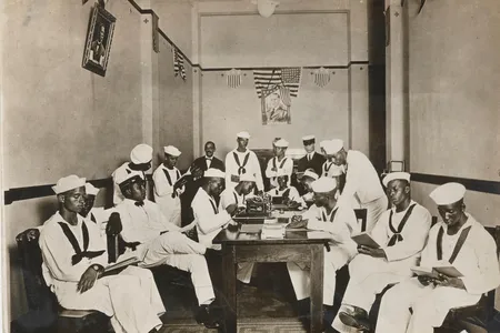 Sailors reading, writing and relaxing at the Red Cross
Rest Room in New Orleans. Around 400,000 African Americans served in World War I. 