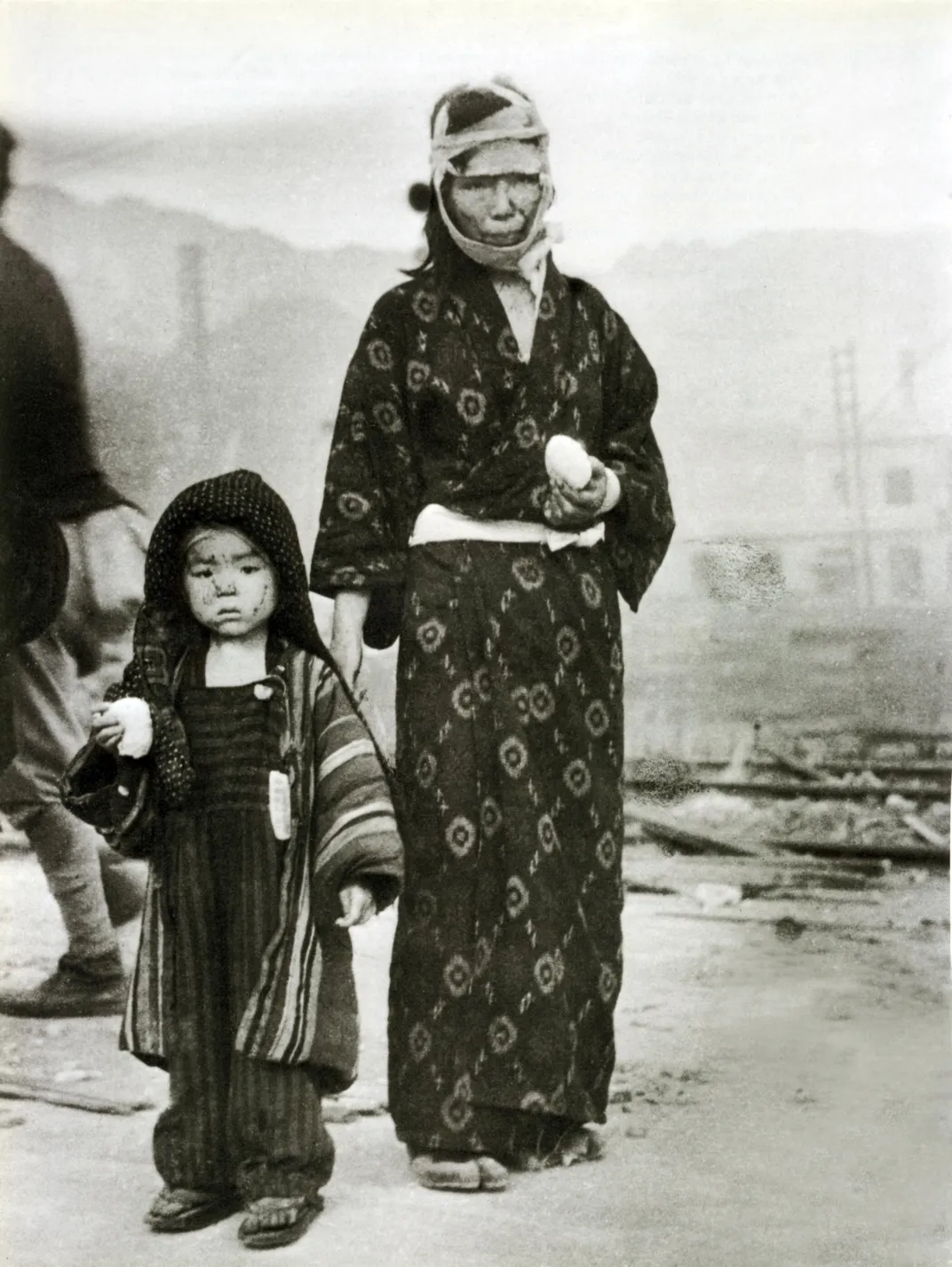 Child and mother in Nagasaki
