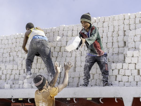 Collaboration of Egyptian workers in Minya quarry thumbnail