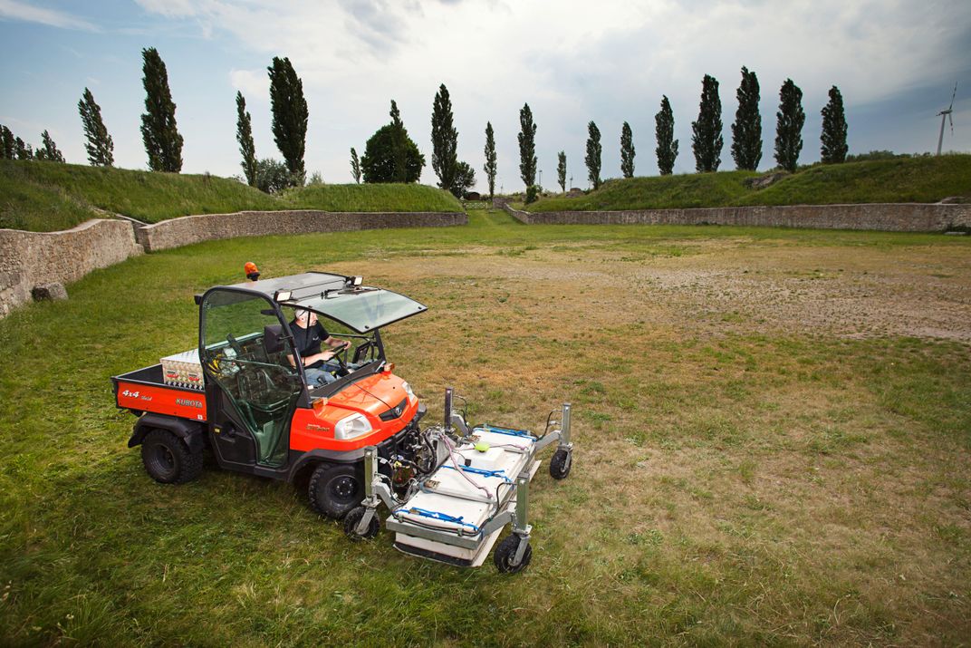 Motorized ground-penetrating radar