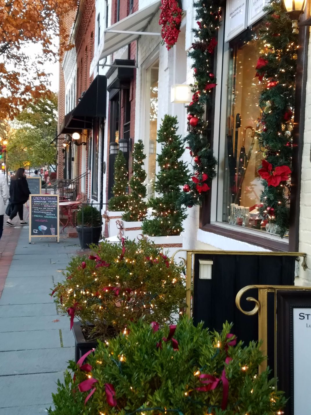 Holiday decorations in Washington D.C. Smithsonian Photo