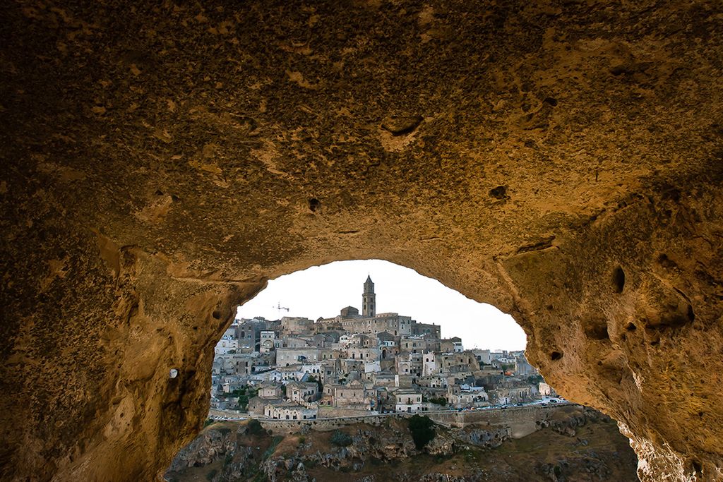 01-CaveDwellers-Matera.jpg