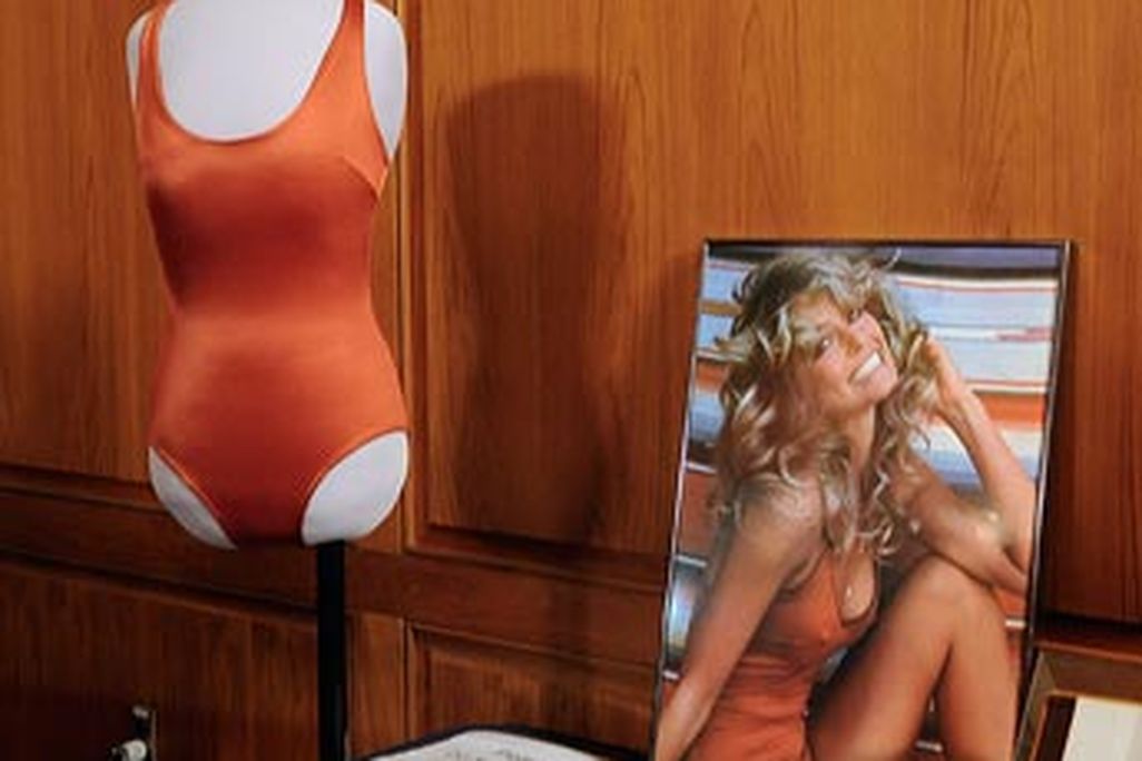 20110520110705farrah-fawcett-bathing-suit.jpg