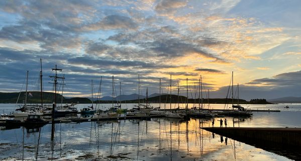 Beautiful sunset at the harbor of Oban Bay in Scotland thumbnail