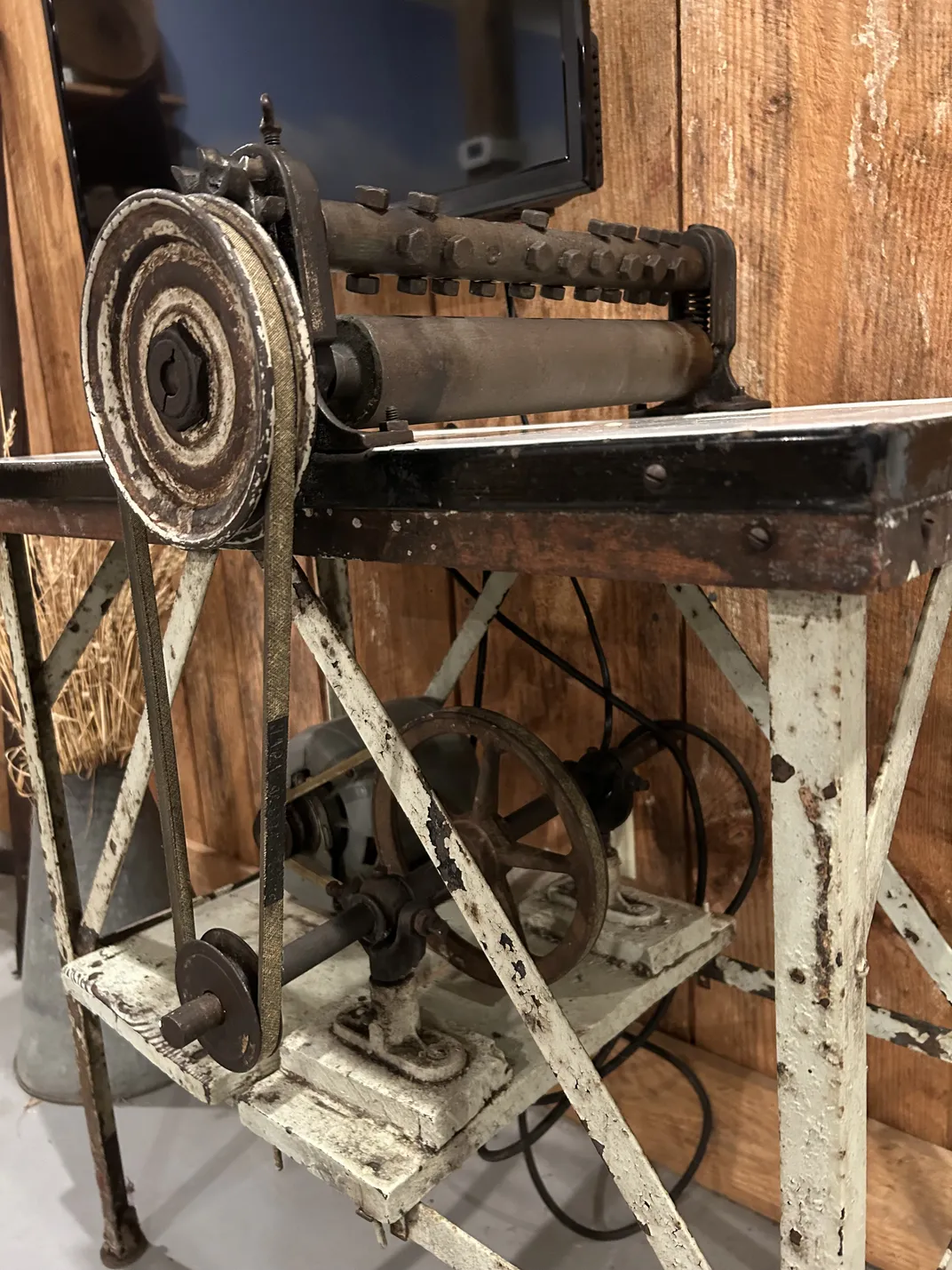 Machine with motor underneath