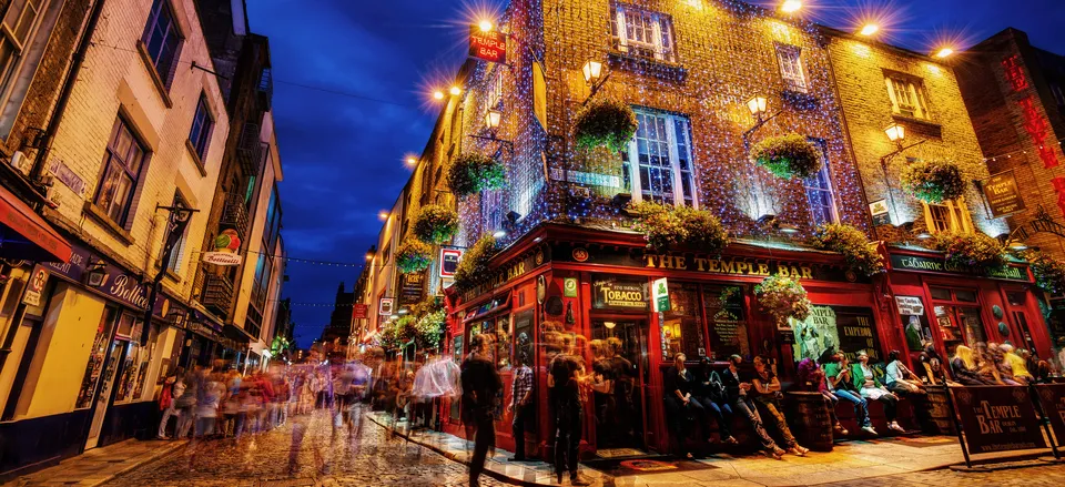  Festive pub in Dublin 