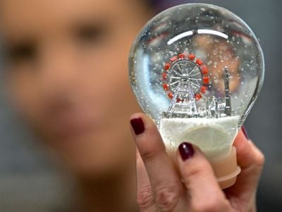 How an Experiment to Amplify Light in Hospital Operating Rooms Led to the Accidental Invention of the Snow Globe image