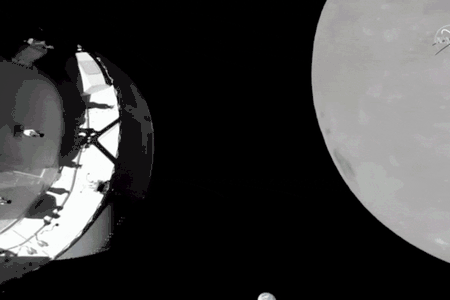 NASA streamed the Orion spacecraft&#39;s approach of the moon Monday morning, with Earth visible in the background.