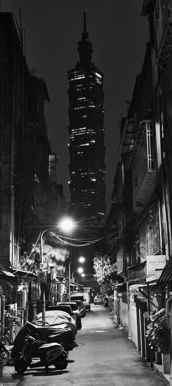 The alley in the city thumbnail